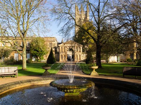 Oxford Botanic Garden: Một ốc đảo xanh tươi giữa lòng thành phố Oxford!