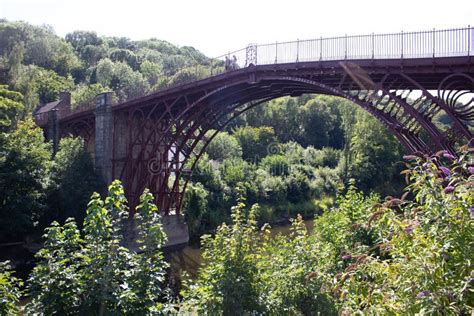  Viaduct at Victoria Park: A Marvel of Victorian Engineering and Breathtaking Scenery